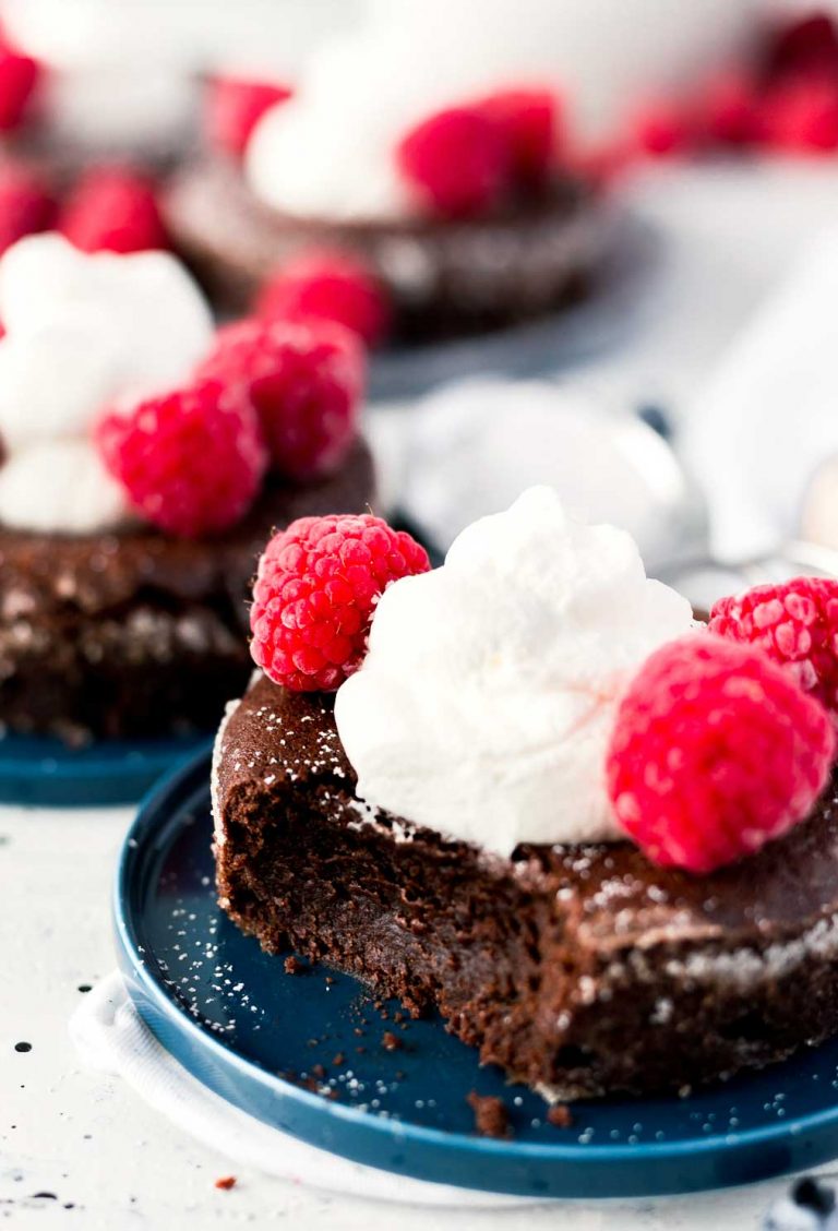Soft Centered Fudge Cakes – made in just 30 minutes!