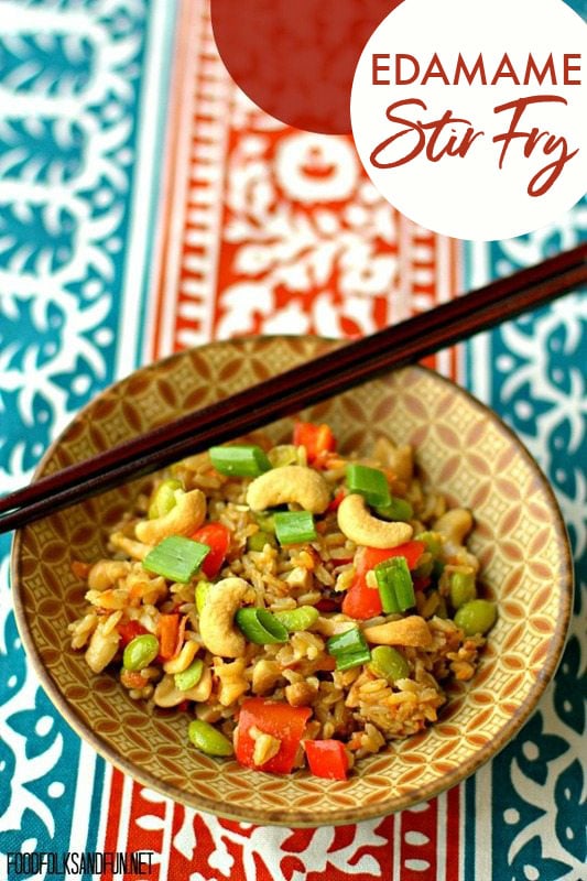 Edamame Stir Fry is a quick and easy, delicious, and healthy stir-fry that's full of edamame, bell peppers, and cashews. via @foodfolksandfun