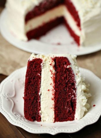 cropped-The-Cheesecake-Factory-Red-Velvet-Cheesecake-Cake.jpg