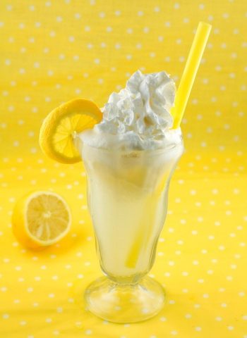 Lemon Cream Pie Float in a glass