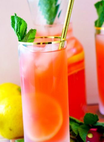The BEST Strawberry Lemonade recipe!