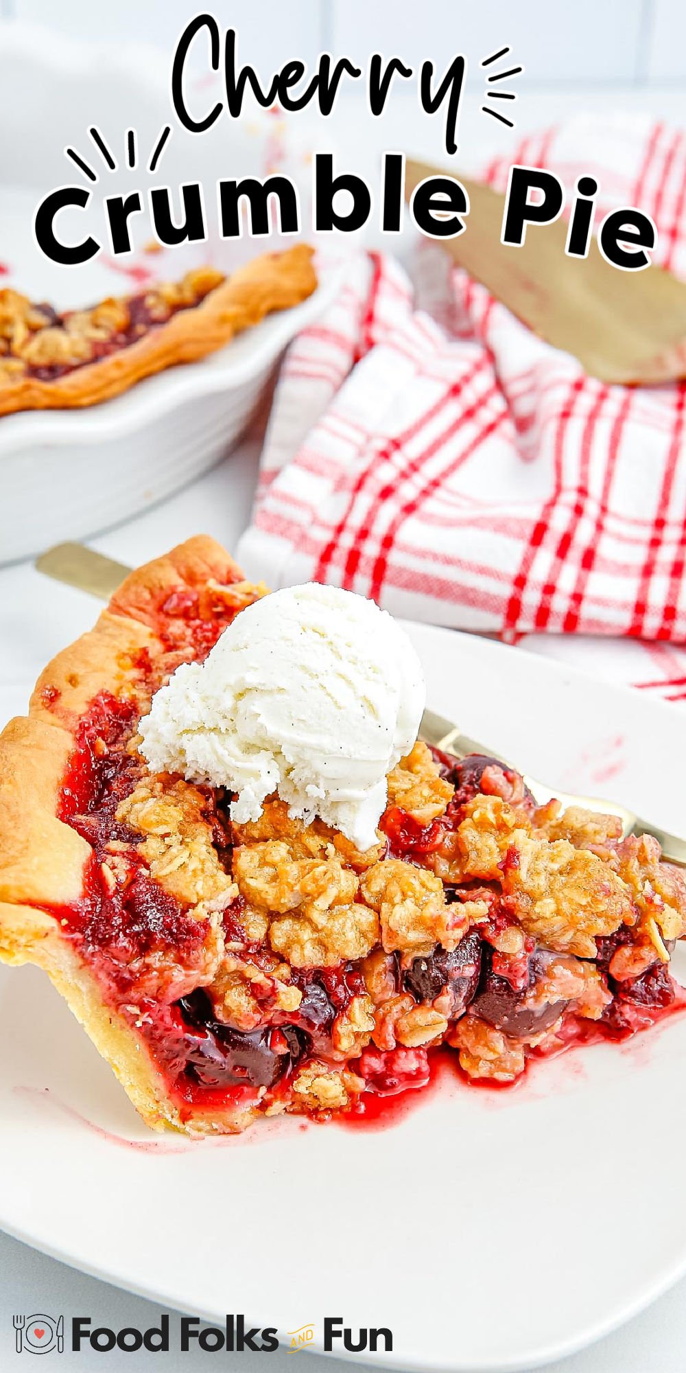 This Cherry Crumble Pie features summer's juiciest cherries covered in a crumble topping of oats, brown sugar, and cinnamon. via @foodfolksandfun