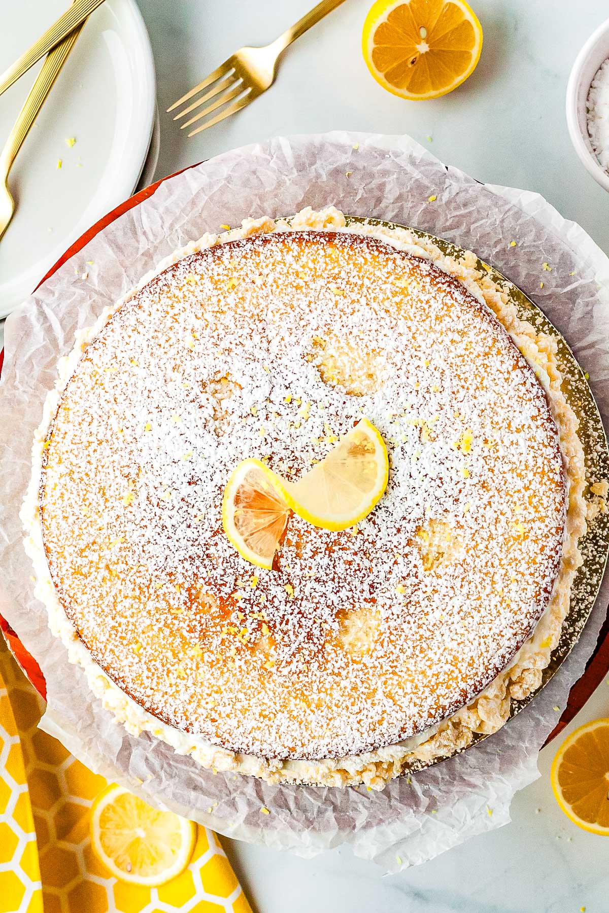 The finished cake dusted powdered sugar and garnished with a lemon slice.