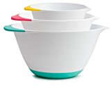 3 sizes of plastic mixing bowls