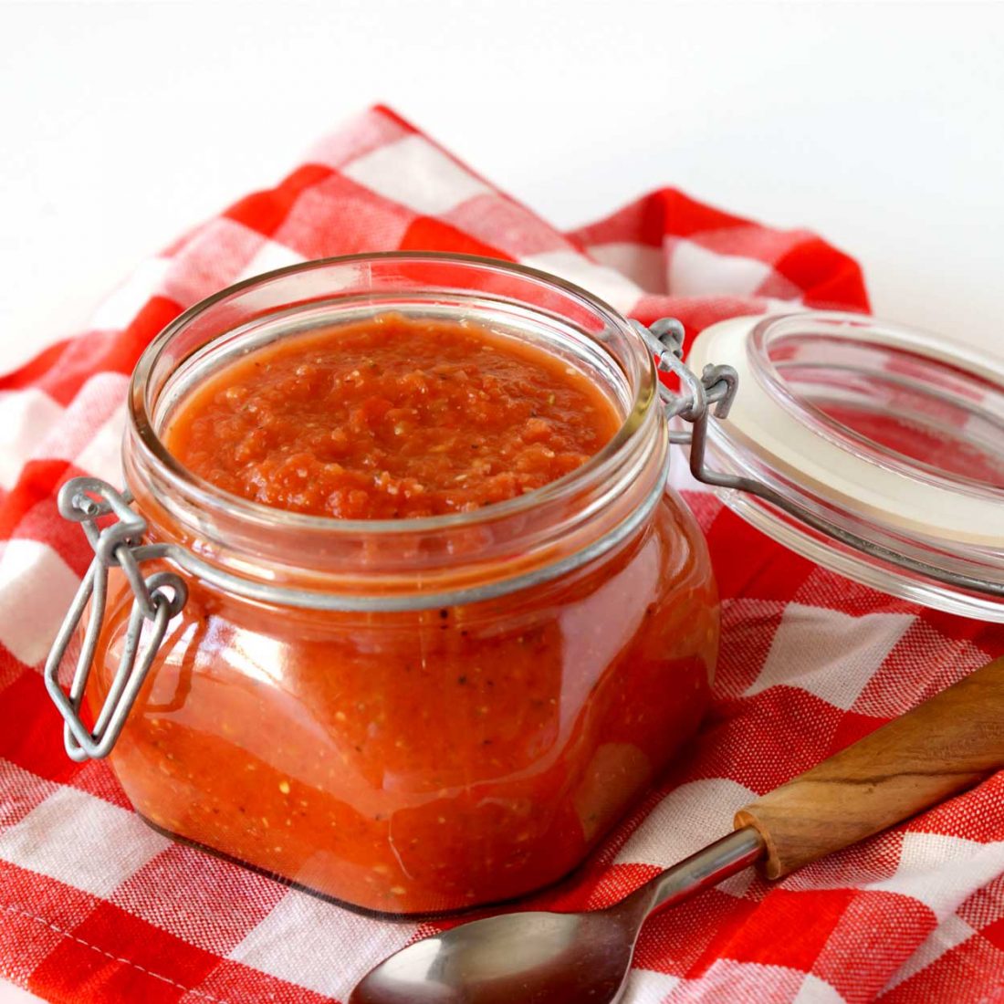 No-Cook Pizza Sauce in a glass jar. 