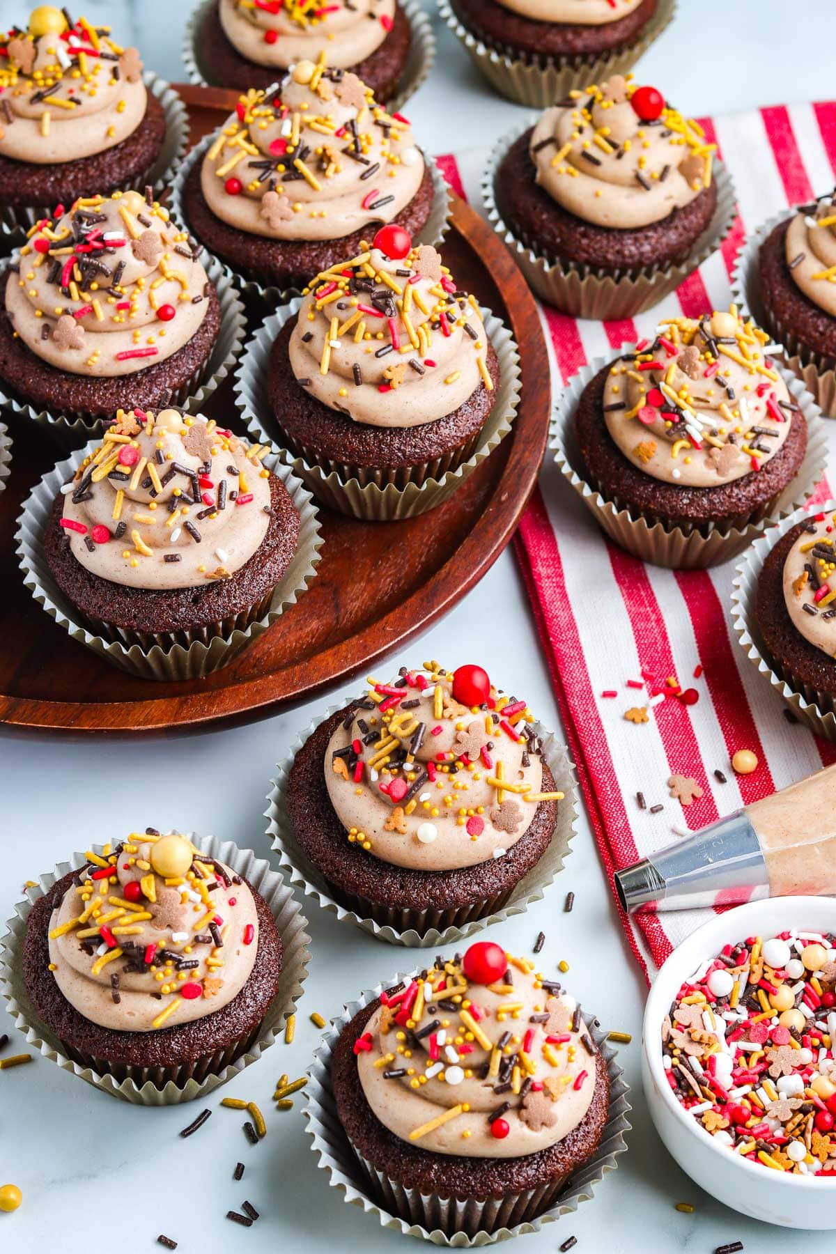 Cupcake on a aerving platter.
