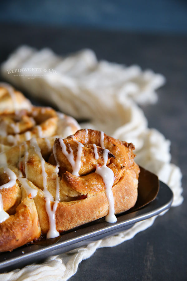carrot cake cinnamon rolls that can be made in 1 hour.