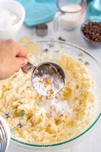 Mix together the cannoli dip.