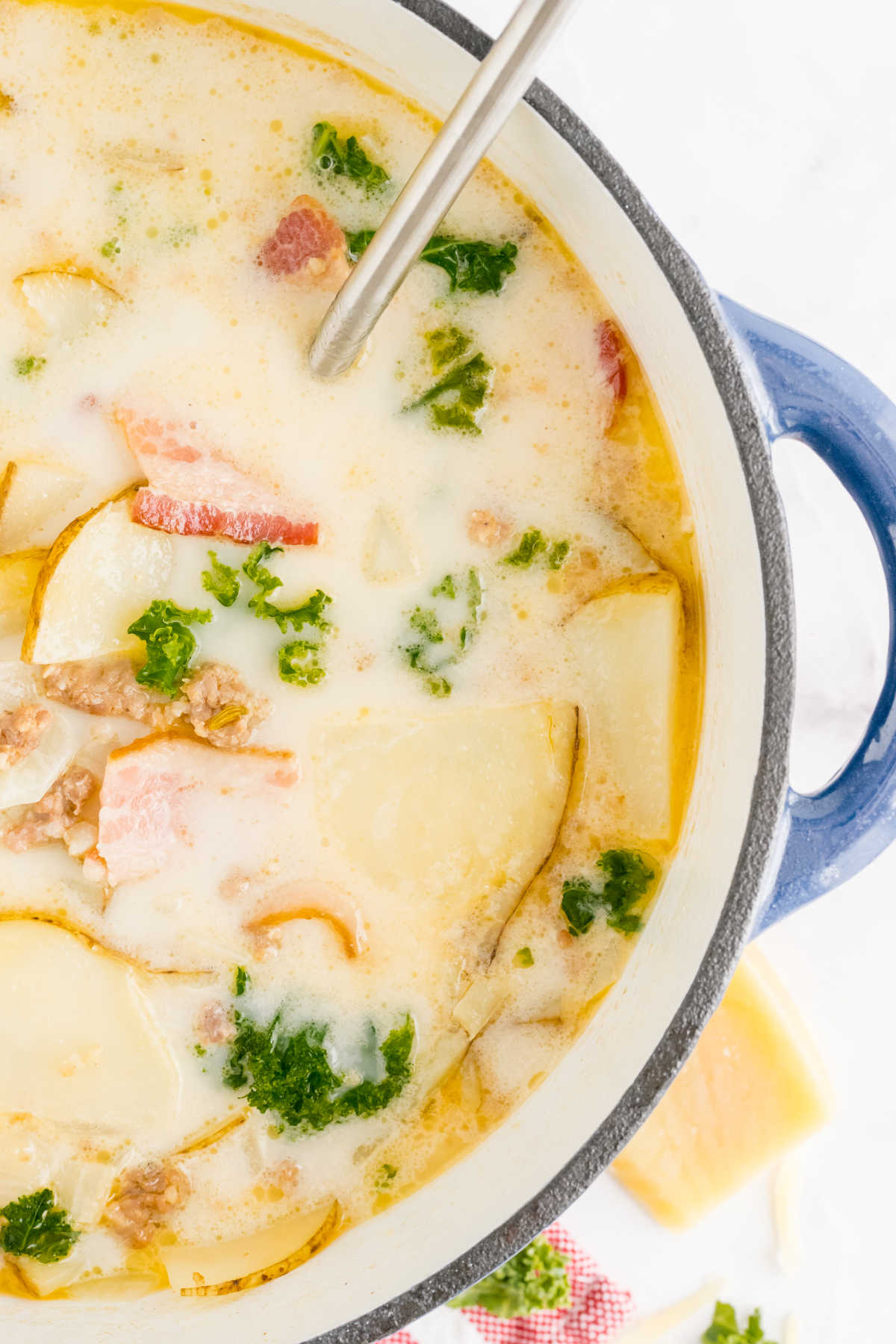 This Copycat Olive Garden Zuppa Toscana soup recipe is easy to make and some serious comfort food! It's gluten-free and takes just 45 minutes to make!  via @foodfolksandfun
