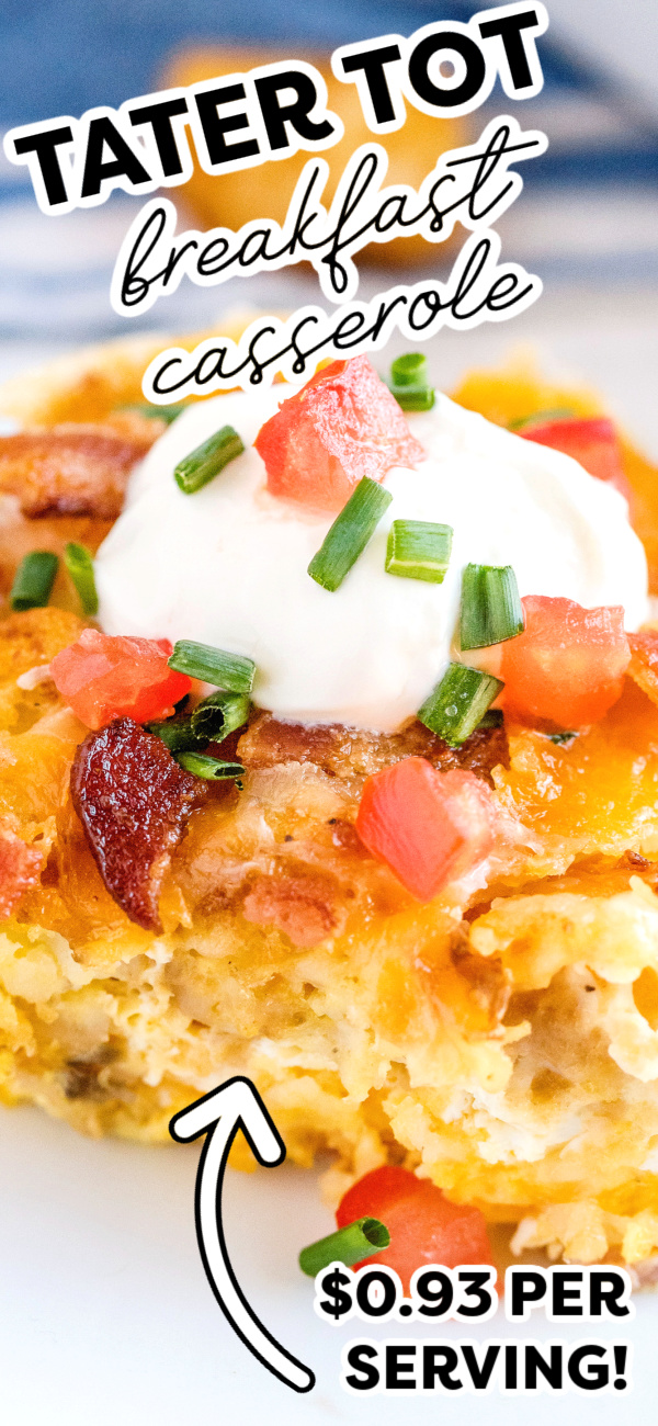 This Loaded Tater Tot Breakfast Casserole is an easy breakfast or brinner that's ready in just 60 minutes. Plus, it's excellent overnight company fare! via @foodfolksandfun