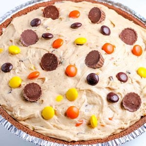 A close up picture of the finished Reese's Pie.