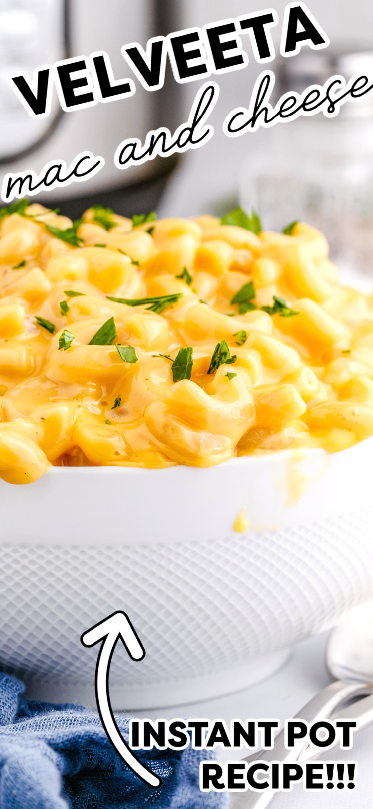 This Instant Pot Velveeta Mac and Cheese recipe is so creamy and delicious that you’ll never want to make stovetop again. It’s great for a meal or as a side to any lunch or dinner entrée. via @foodfolksandfun