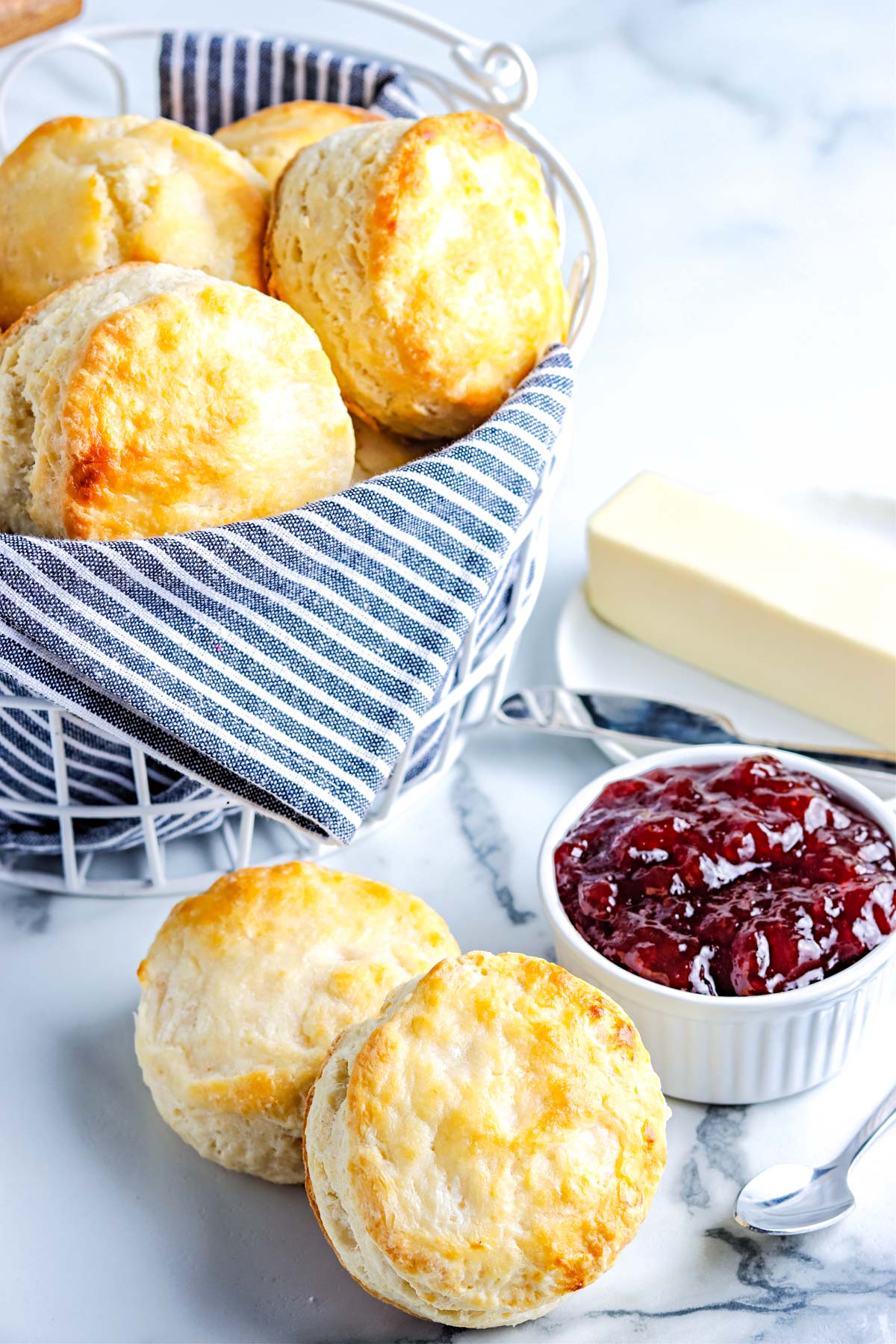 A basket full of the finished buttermilk biscuit recipe.