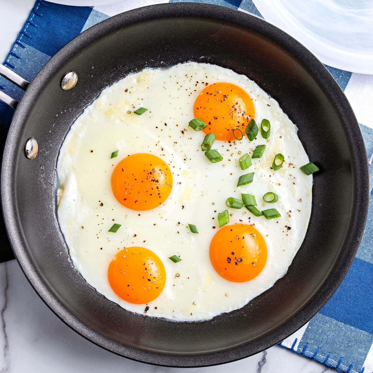 https://foodfolksandfun.net/wp-content/uploads/2022/12/Eggs-Sunny-Side-Up.jpg